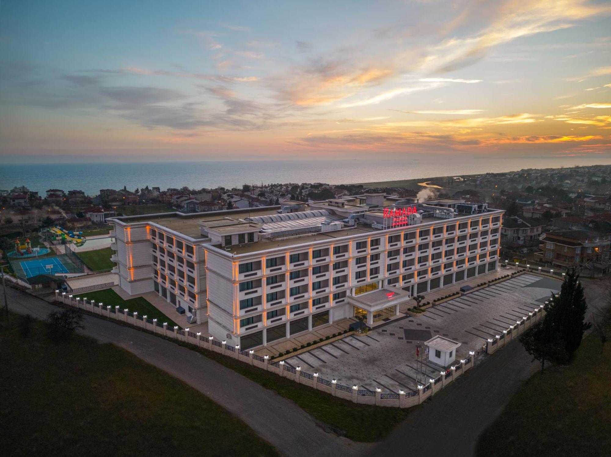 Hotel Ramada Plaza By Wyndham Silivri Exterior foto