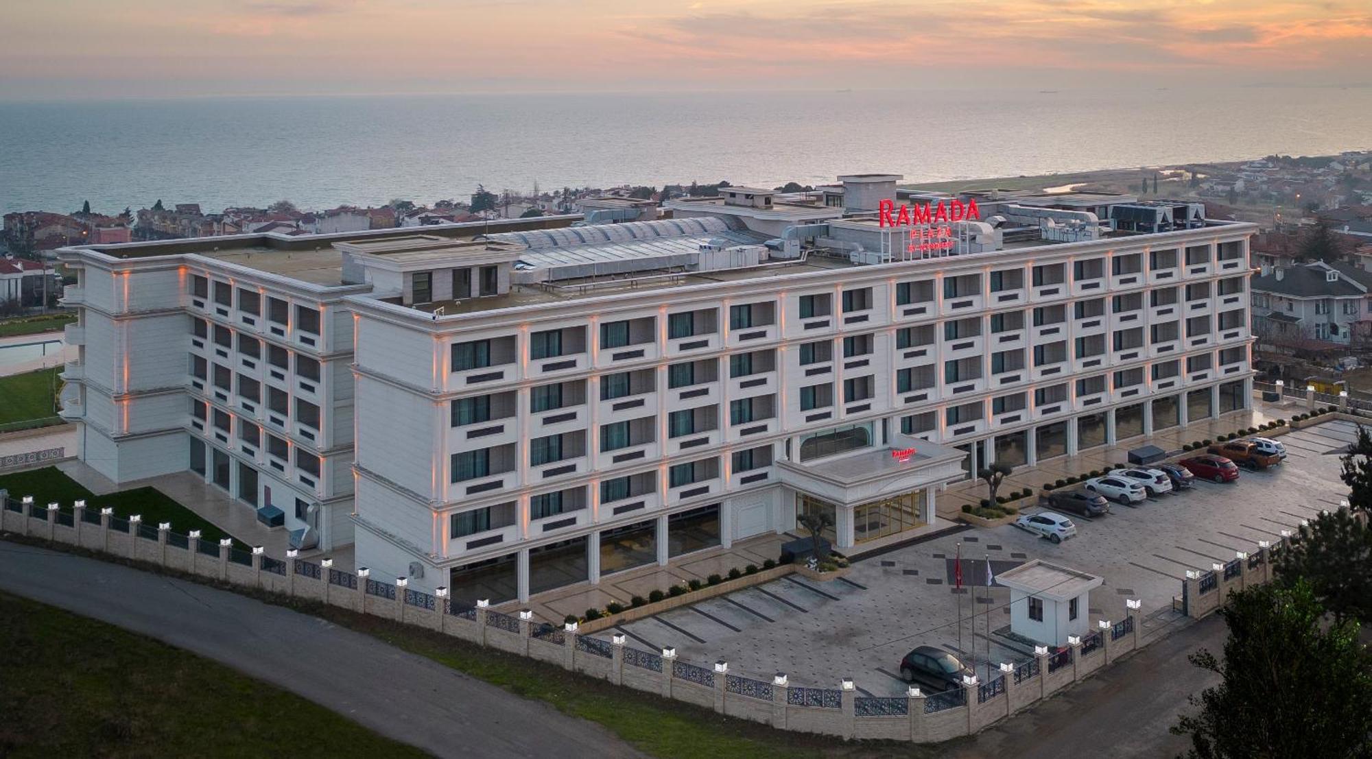 Hotel Ramada Plaza By Wyndham Silivri Exterior foto